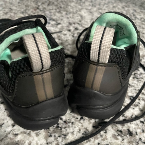 Nike - Picture 3 of 5